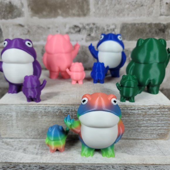 Cheeky Middle Finger Frog | Gag Gift | Fun Desk Toy | Decor | 3D Printed - Picture 6 of 17